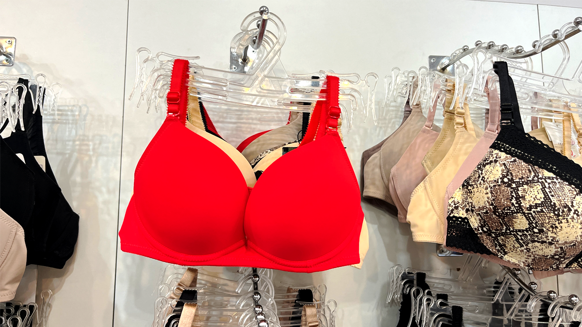 Естетичне спіднє, зручний одяг для дому й термобілизна: магазин "Віола" на Театральній 28/5 10