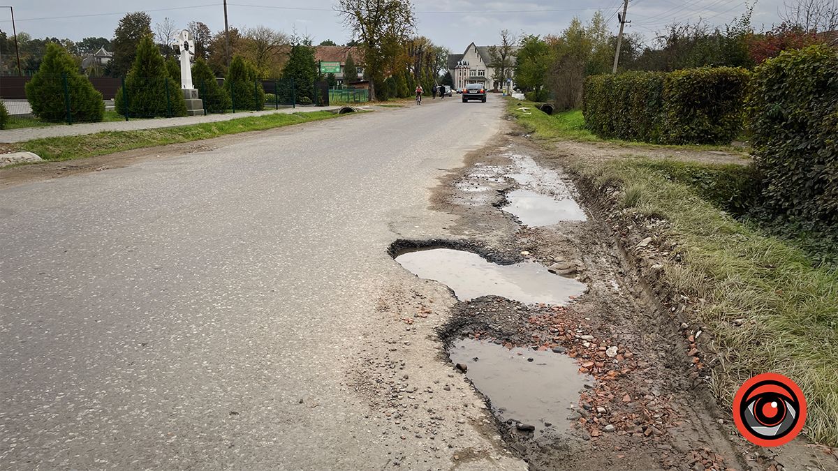 Ями по 14 см: Інформатор вимірював глибину вибоїн у П'ядиках 1