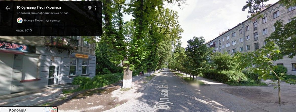 Зверніть увагу на жахливий стан тротуарів