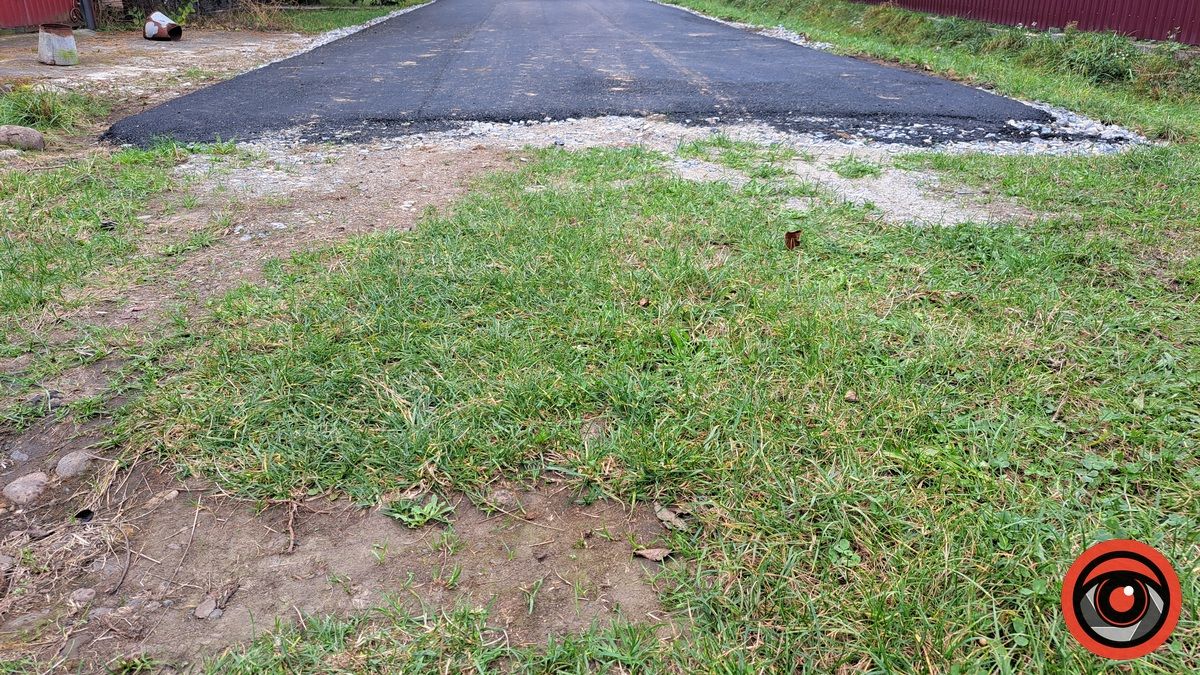 У Королівці Коломийської громади майже повністю заасфальтували вулицю Заводську 6