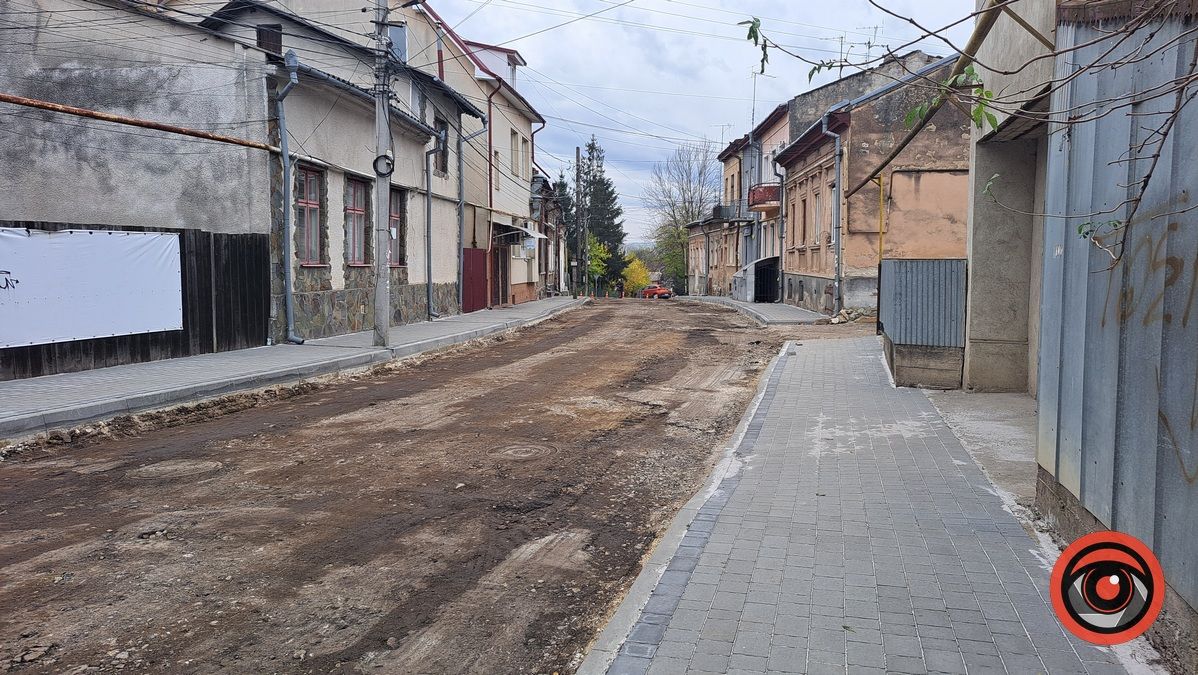 На вул. Оренштайна зняли добрий асфальт та стелитимуть новий за майже 1 млн грн 5