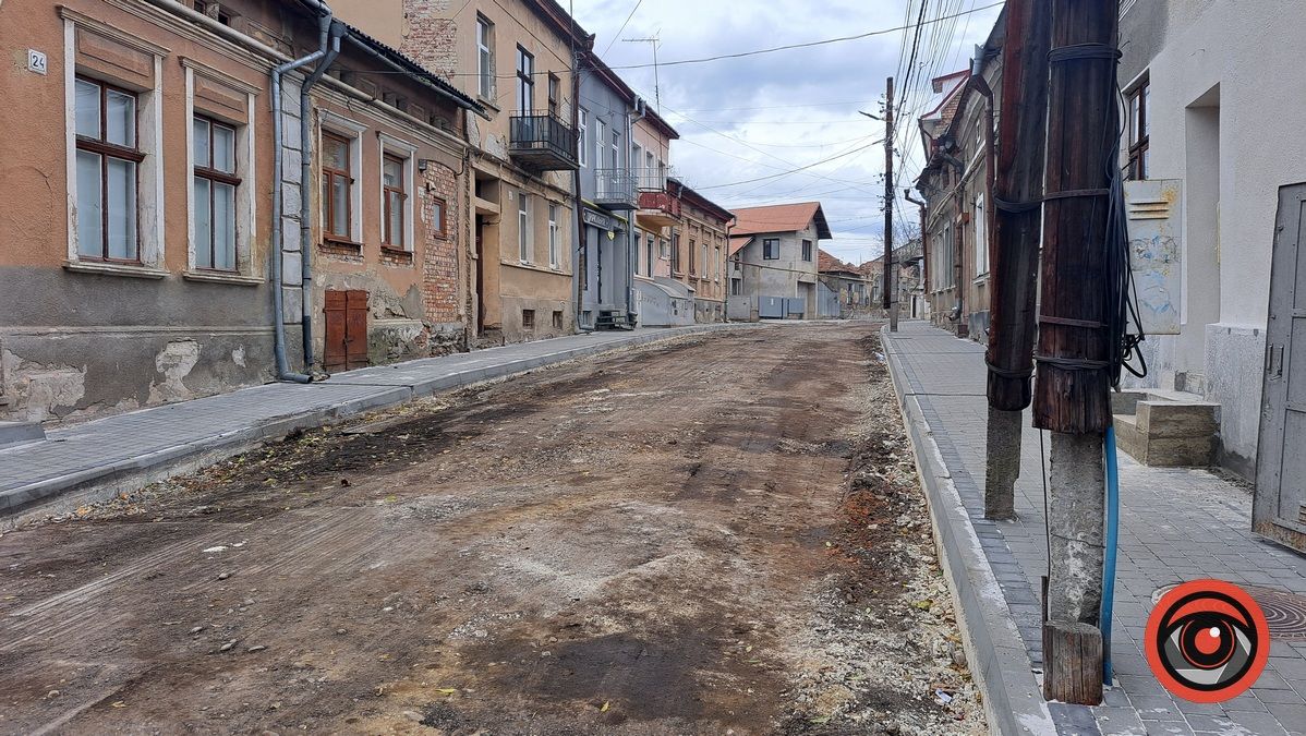 На вул. Оренштайна зняли добрий асфальт та стелитимуть новий за майже 1 млн грн 4