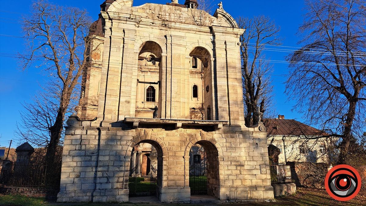 Дзвіниця без дзвонів