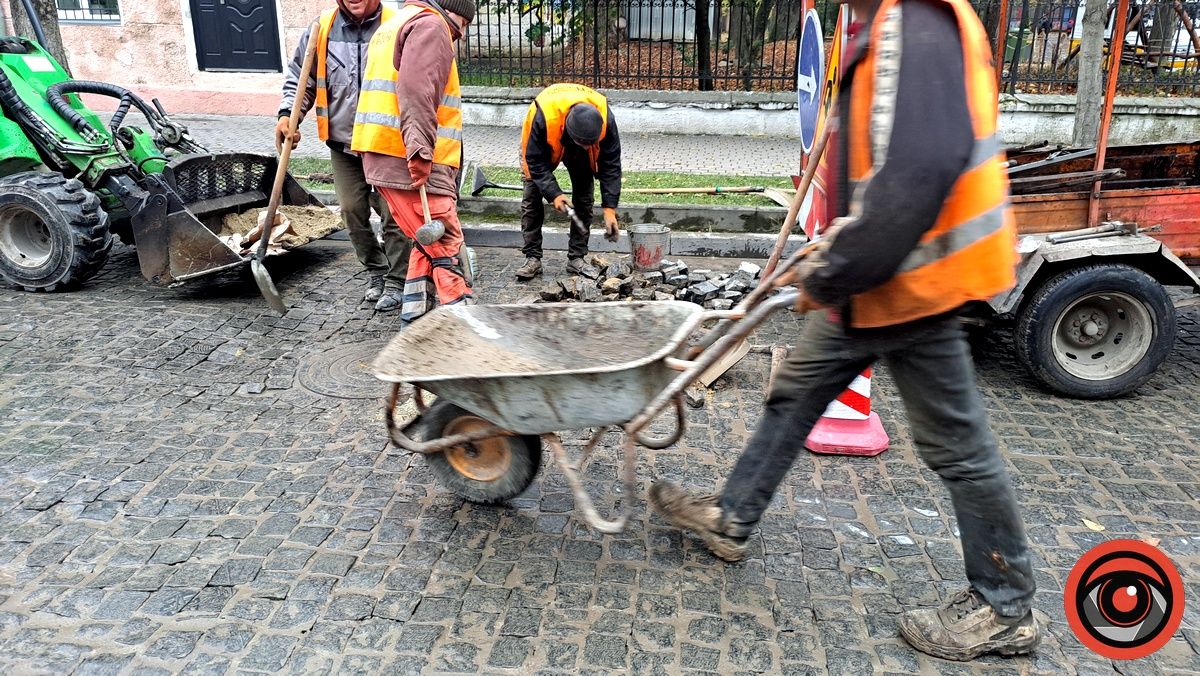 Бруківку на бульварі Лесі Українки у Коломиї вкотре перекладають 2