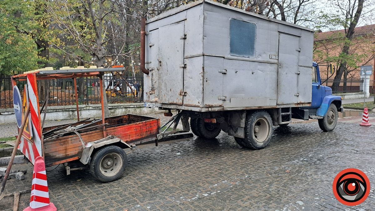 Бруківку на бульварі Лесі Українки у Коломиї вкотре перекладають 3