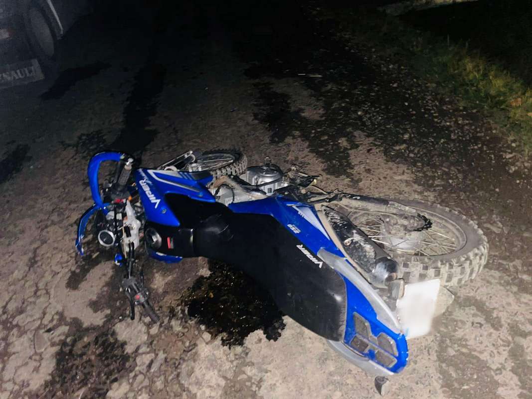 На Коломийщині мотоцикліст врізався в автопоїзд 1