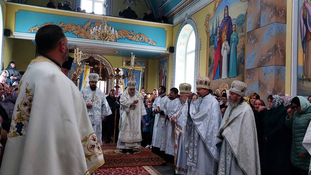 У селі Велика Кам'янка на Коломийщині освятили новий храм 13