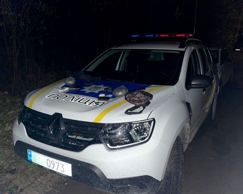 За масовий продаж наркотиків на Прикарпатті двом юнакам загрожує до 12 років ув'язнення 1