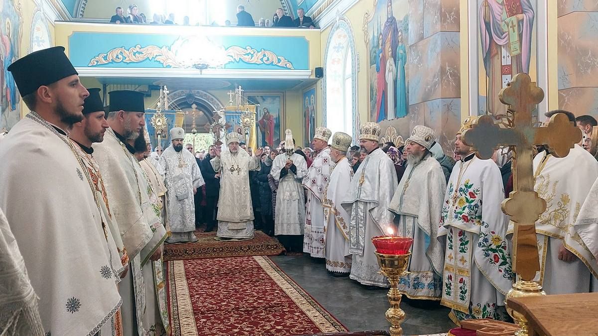 У селі Велика Кам'янка на Коломийщині освятили новий храм 9