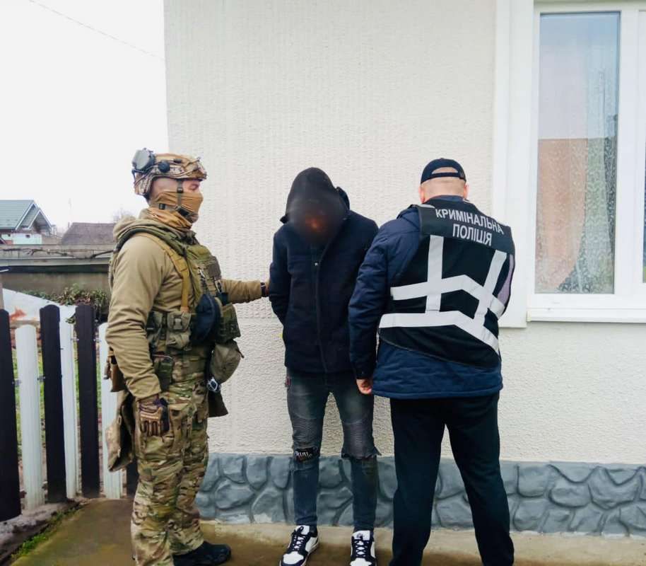 Двох наркодилерів з Коломийщини зловили правоохоронці 1