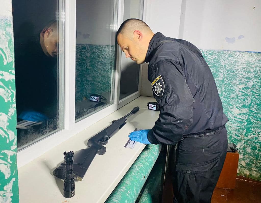 Вистелив при перезарядженні зброї: деталі загибелі підлітка в школі на Надвірнянщині 1