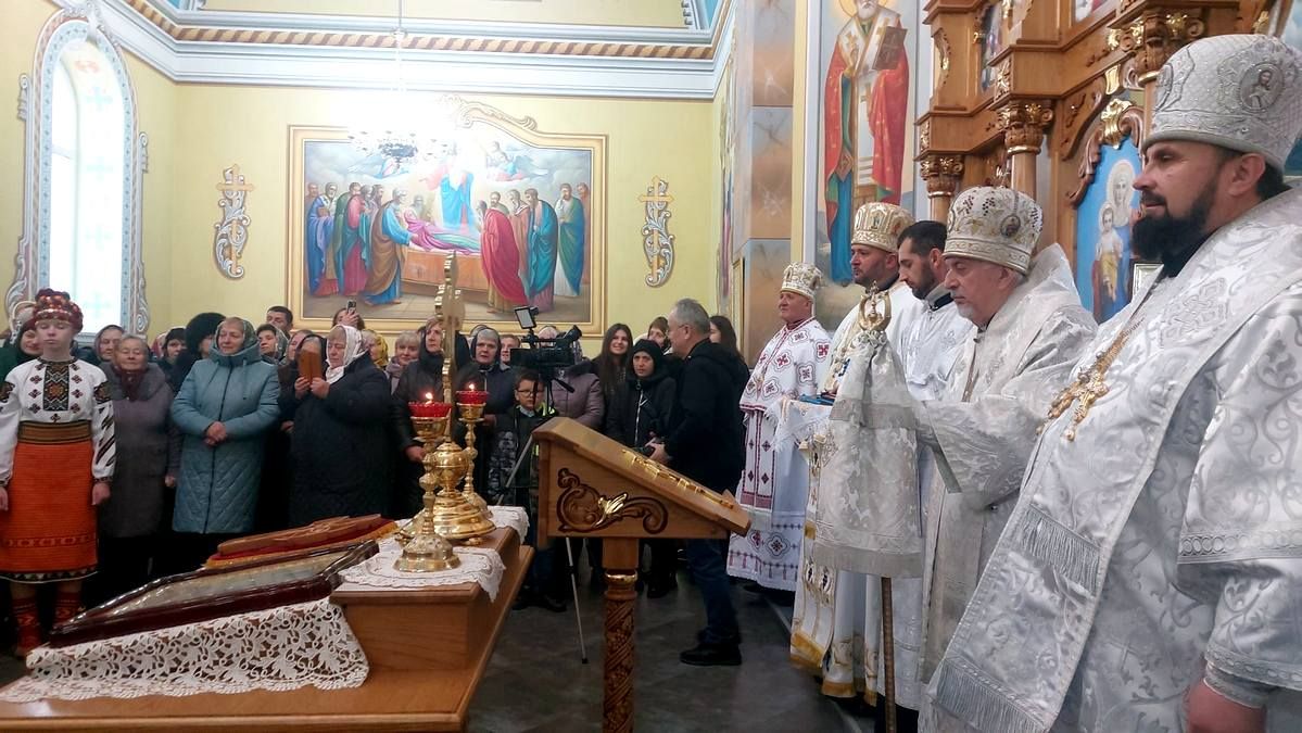 У селі Велика Кам'янка на Коломийщині освятили новий храм 11