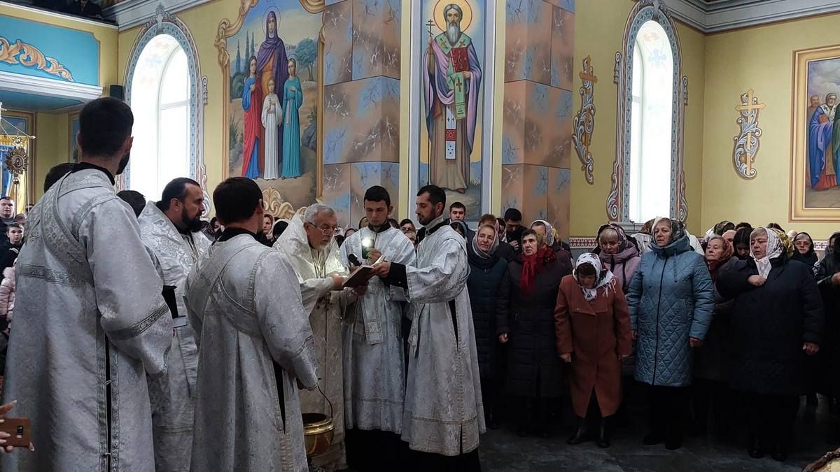 У селі Велика Кам'янка на Коломийщині освятили новий храм 12