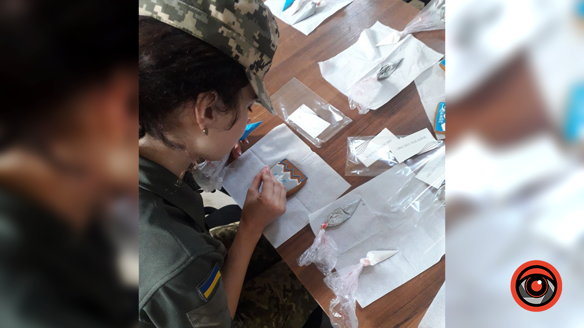 Чудова розвага для дітей та дорослих | Розпис пряників на майстер-класі Оксани Чабанюк 5