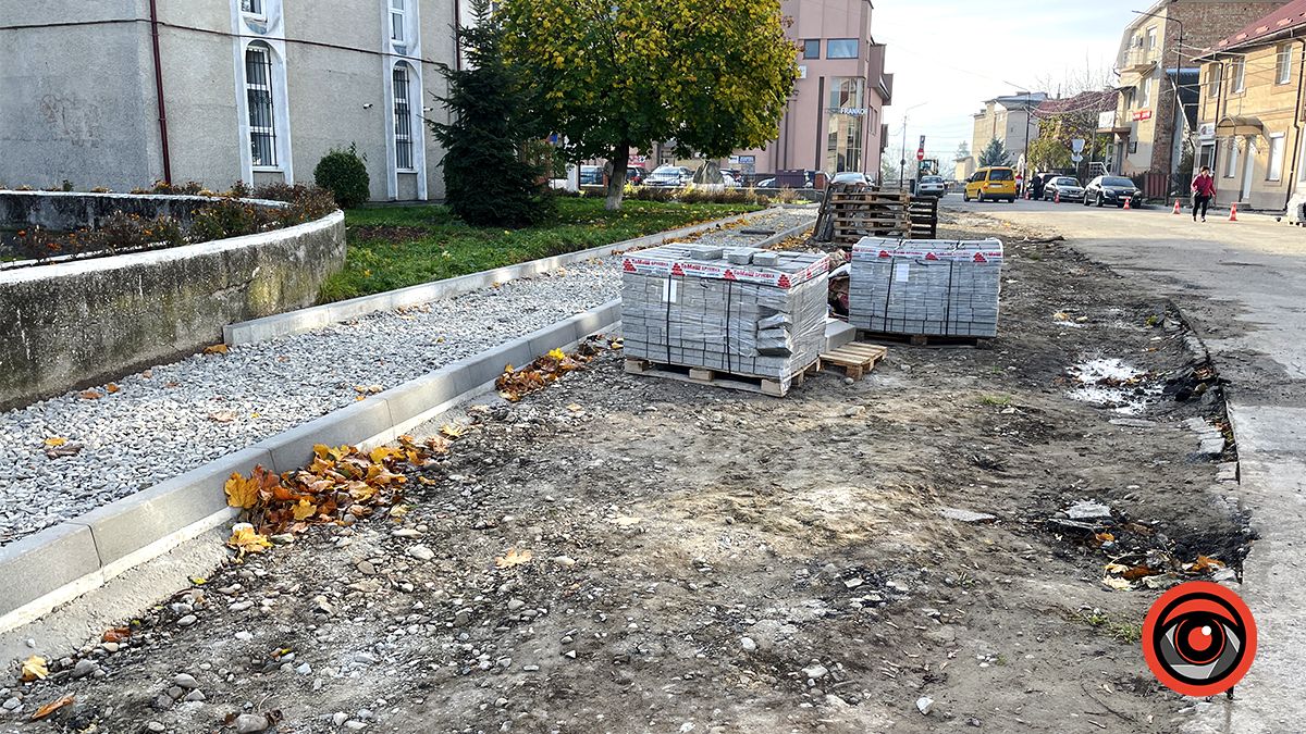 На невеличкій вул. Вільде в Коломиї завершують брукування за понад мільйон 12