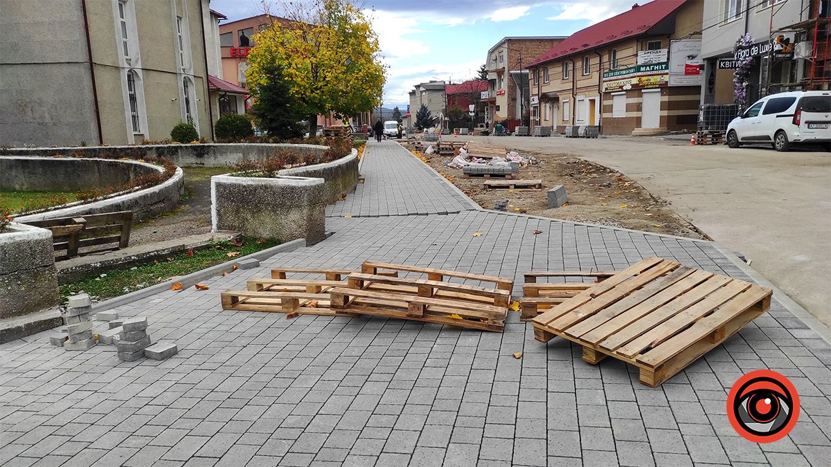 На невеличкій вул. Вільде в Коломиї завершують брукування за понад мільйон 1