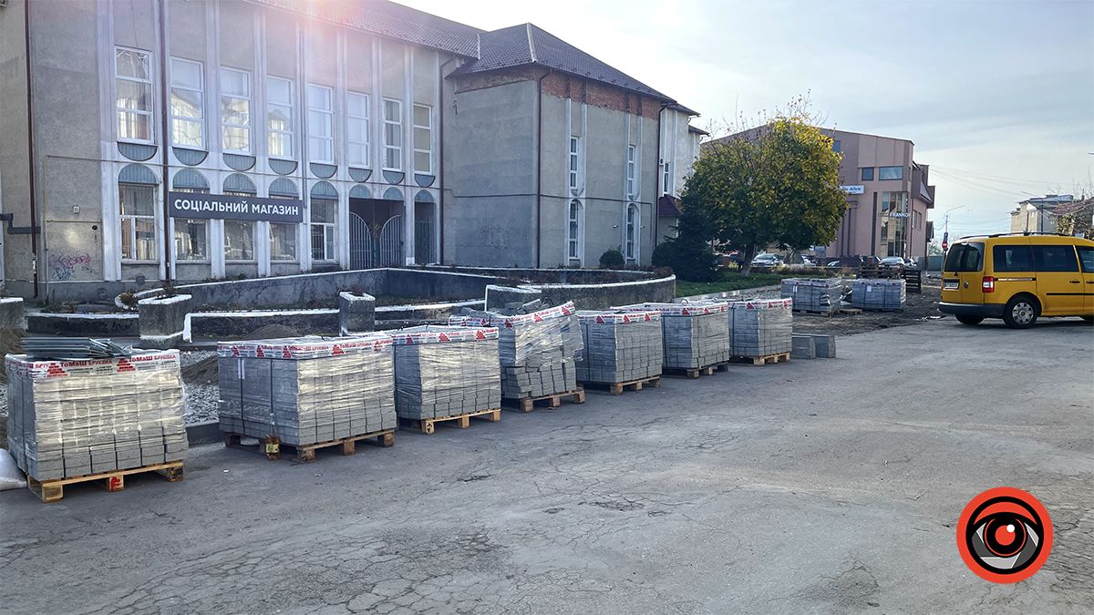 На невеличкій вул. Вільде в Коломиї завершують брукування за понад мільйон 10