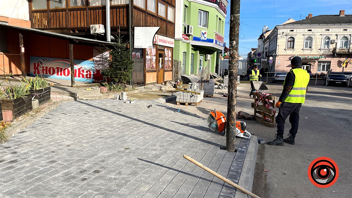 На невеличкій вул. Вільде в Коломиї завершують брукування за понад мільйон 7