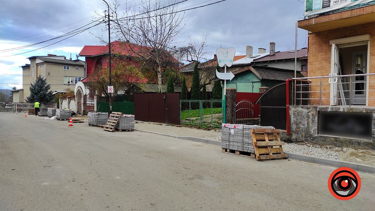 На невеличкій вул. Вільде в Коломиї завершують брукування за понад мільйон 9