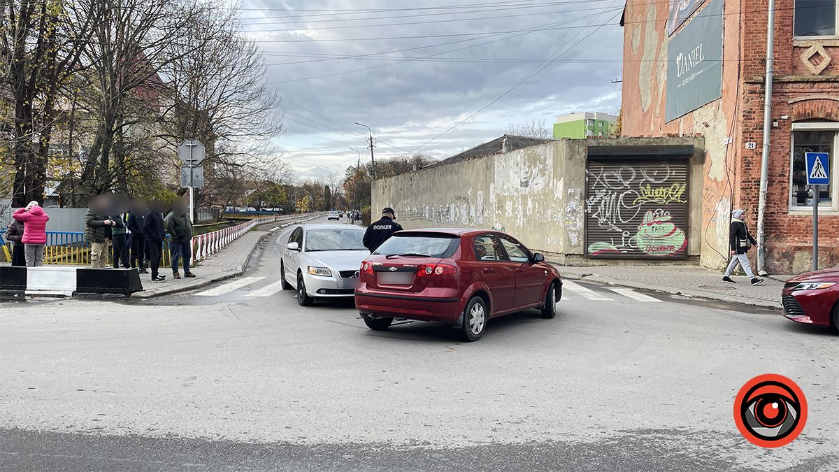 У Коломиї на вулиці Січових Стрільців зіткнулися дві автівки 1