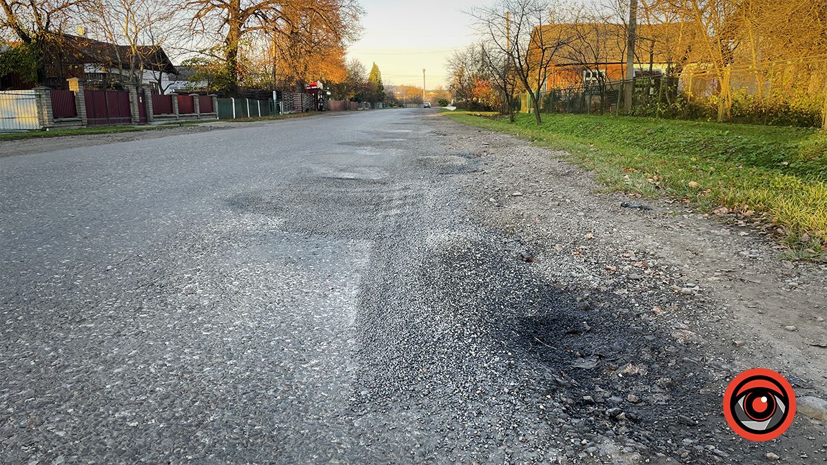 дорога в селі П'ядики