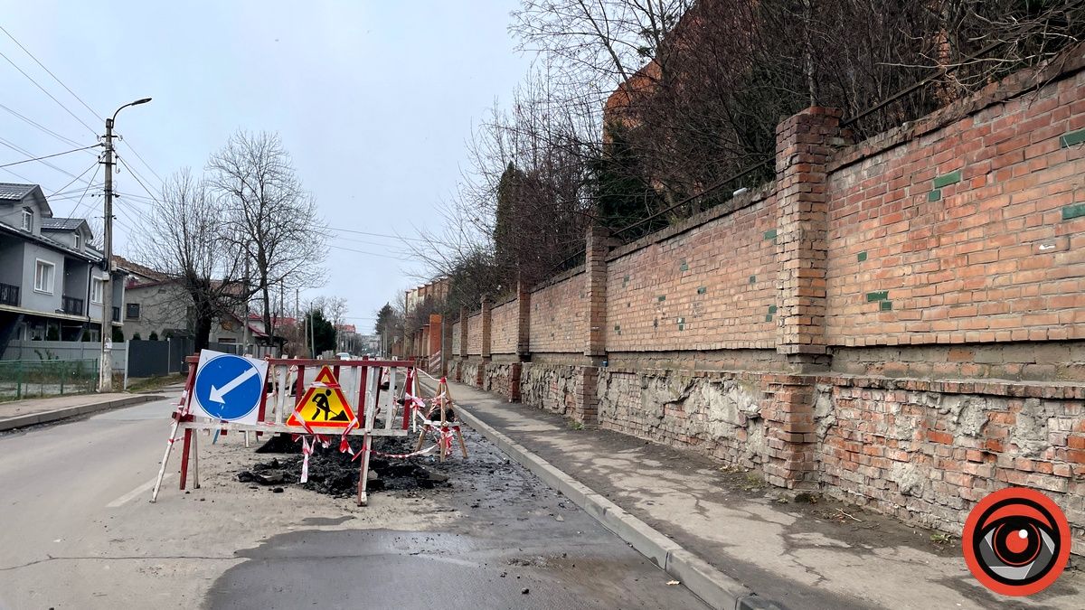 На вул. Хмельницького в Коломиї здерли частину асфальту 4