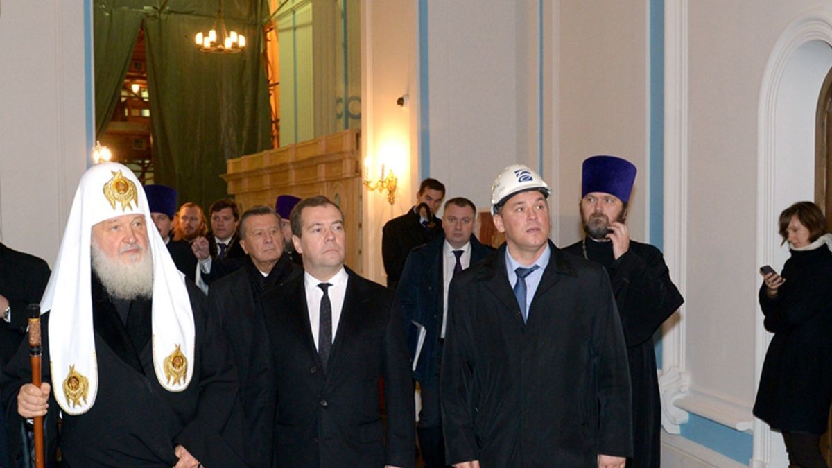 У грудні 2022 року підконтрольні українському колаборанту компанії демонтували центральну та фронтальну стіни, фасад споруди драмтеатру, які містили на собі сліди бомбардування.