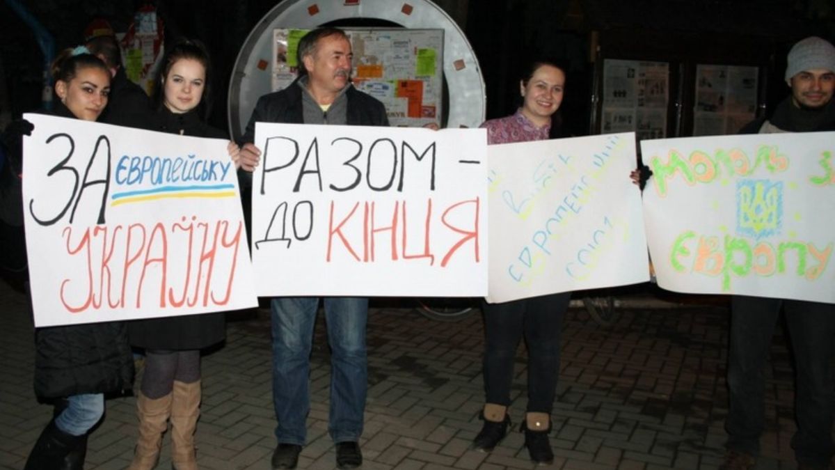 Перші дні Революції Гідності у Коломиї і на Майдані 2