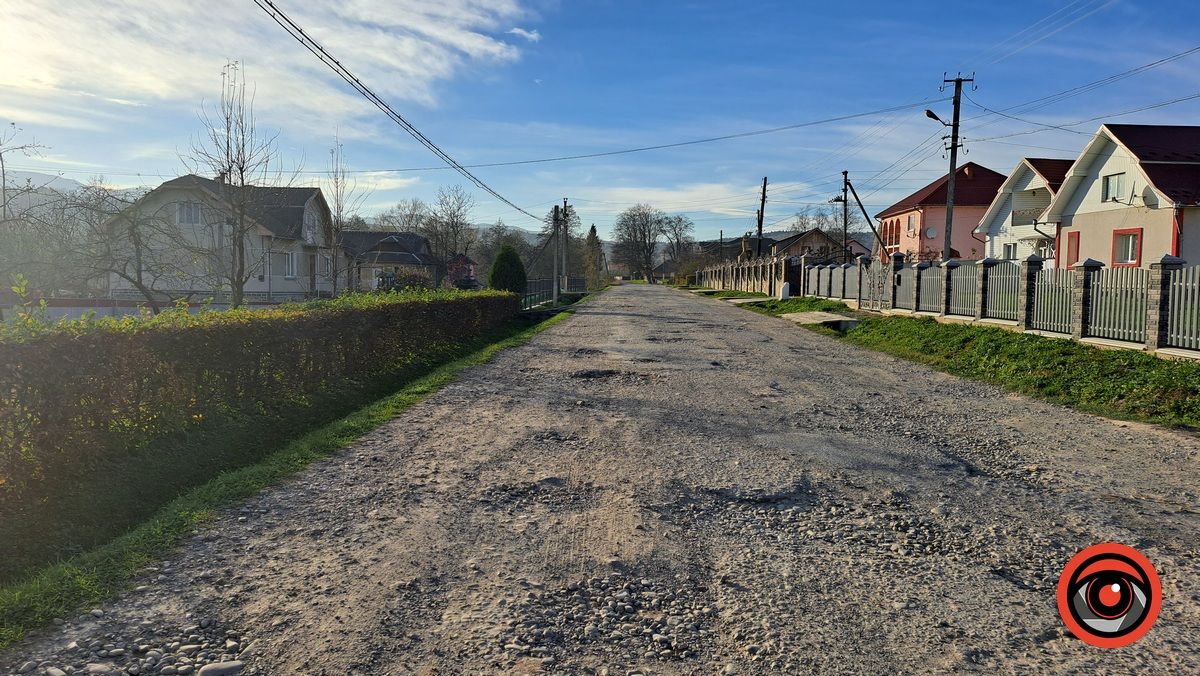 Як виглядає дорога у селі Молодятин 4