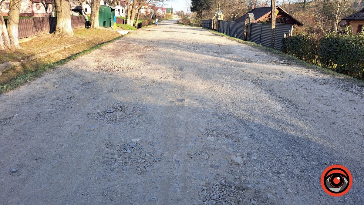 Як виглядає дорога у селі Молодятин 5