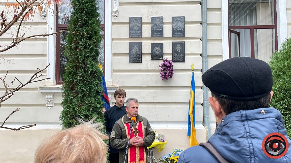На рідній школі загиблого Героя відкрили меморіальну дошку Миколі Бондаренко 8