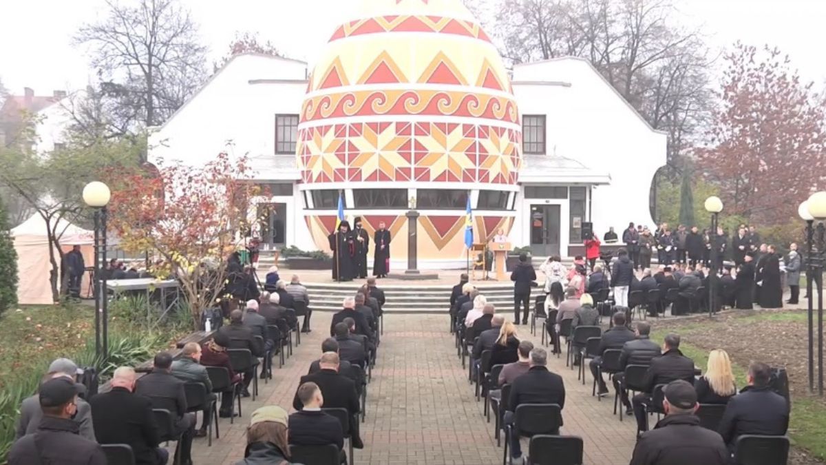 Рівно 3 роки тому: як у 2020 році просто неба новий голова Коломиї присягу складав | ФОТО і ВІДЕО 1