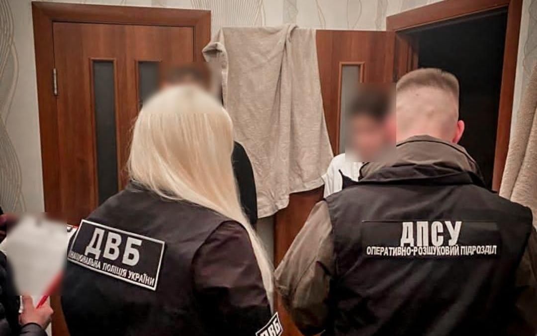 Прикарпатець під виглядом водіїв незаконно переправляв за кордон ухилянтів 1