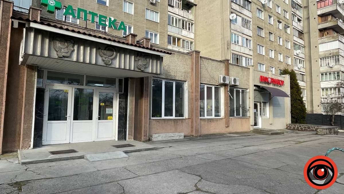 Активісти про ремонт у районній аптеці Коломиї: знищили унікальний модерністський інтерʼєр 1