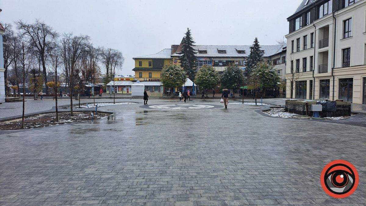 оновлена площа перед Писанкою