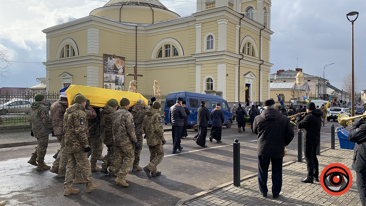 Коломия прощалася із загиблим Героєм Романом Самуляком 14