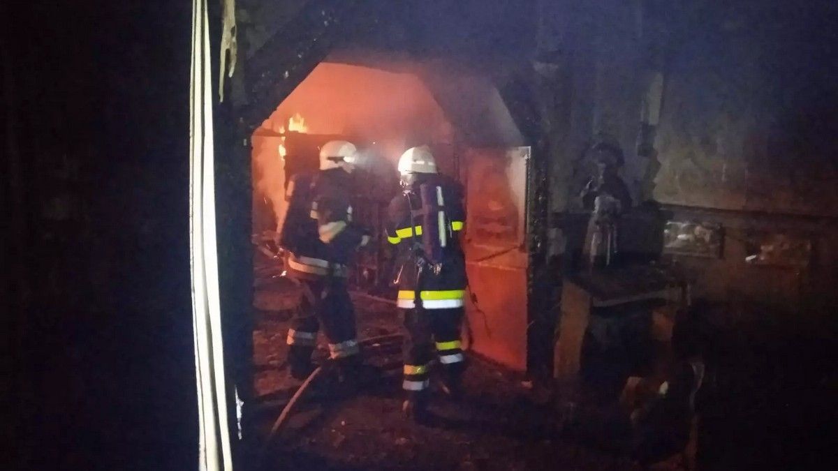 Через пожежу каплиці на Прикарпатті евакуювали 33 людини