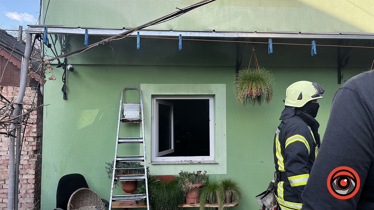 У Коломиї вранці 13 листопада горів двоповерховий будинок 3