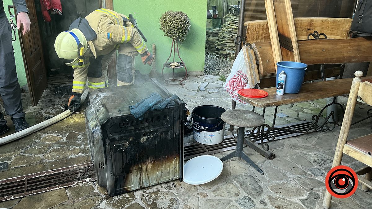 У Коломиї вранці 13 листопада горів двоповерховий будинок 4