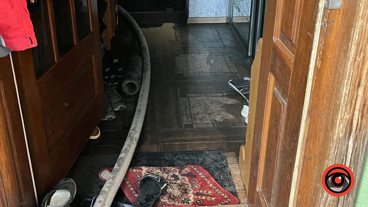 У Коломиї вранці 13 листопада горів двоповерховий будинок 7