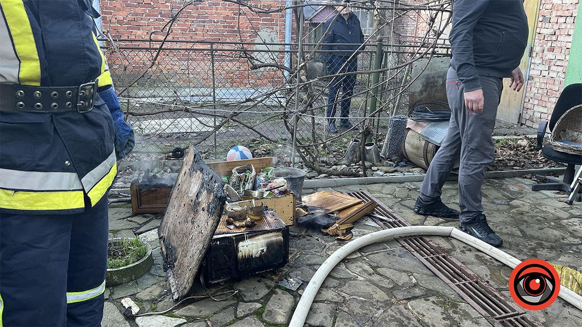 У Коломиї вранці 13 листопада горів двоповерховий будинок 6