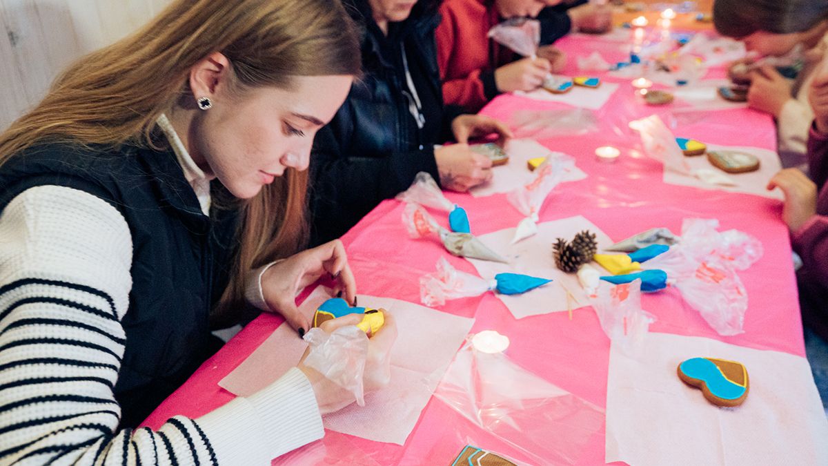 Чудова розвага для дітей та дорослих | Розпис пряників на майстер-класі Оксани Чабанюк 8