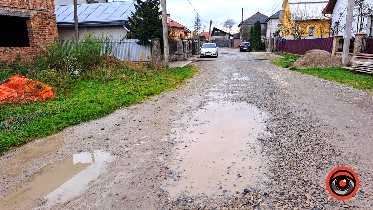 Вулиці Героїв УПА та Веделя потопають у багнюці 3