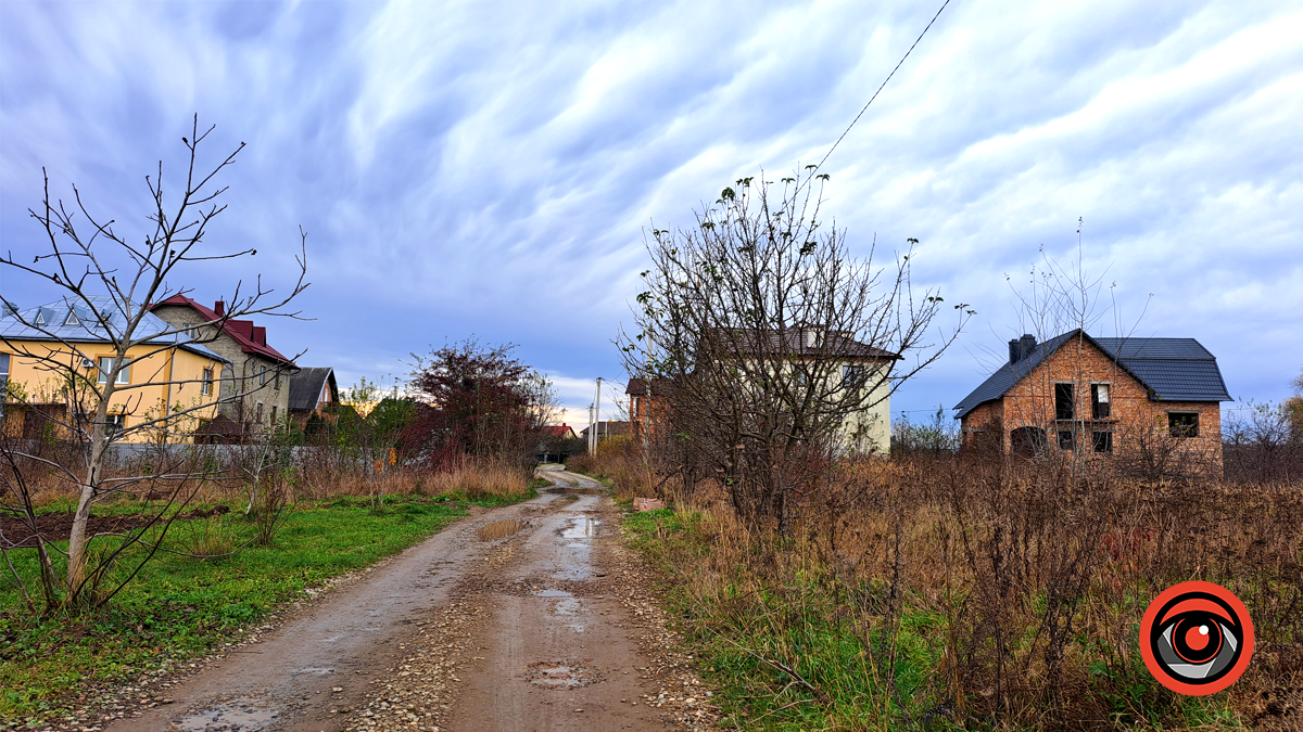 Вулиці Героїв УПА та Веделя потопають у багнюці 2