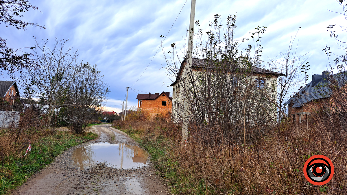 Вулиці Героїв УПА та Веделя потопають у багнюці 1