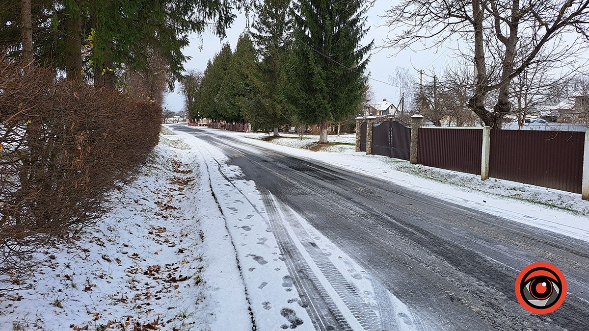 Чи встигли комунальники впоратися із обледенінням у Королівці та Воскресінцях Коломийської громади 2