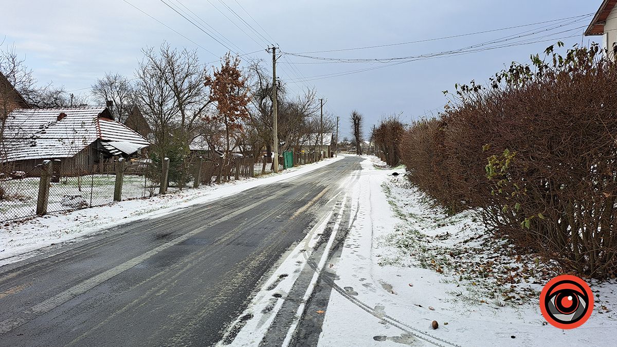 Чи встигли комунальники впоратися із обледенінням у Королівці та Воскресінцях Коломийської громади 1