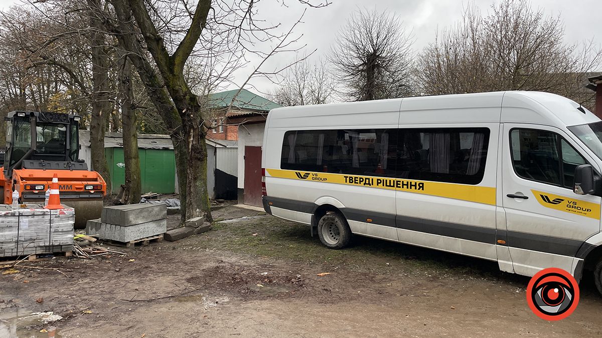 На вулиці Січових Стрільців у Коломиї розпочали ремонт дороги біля багатоповерхівки 3