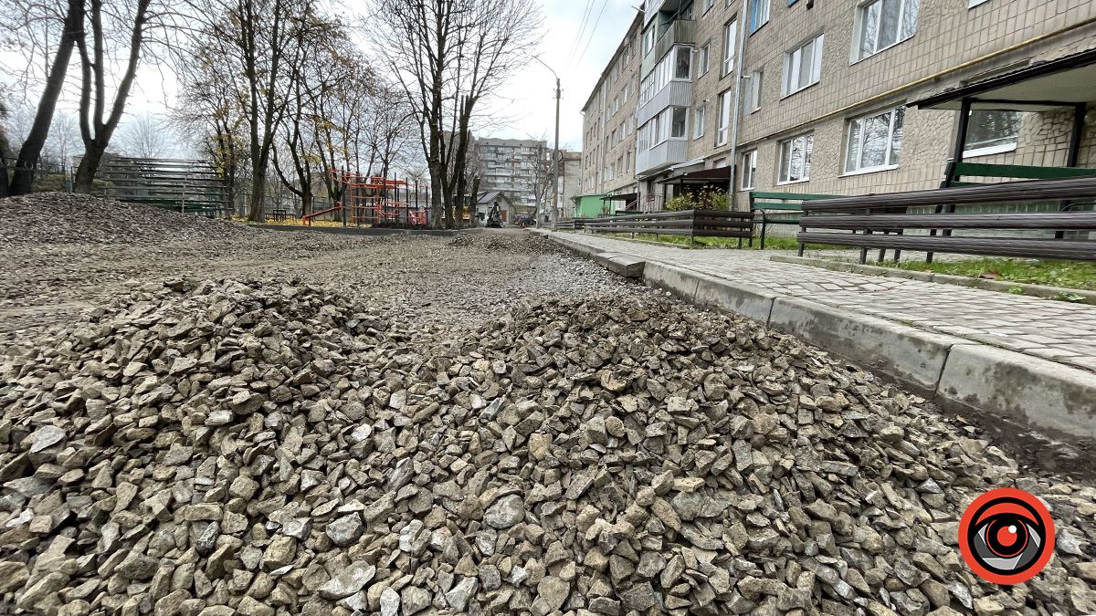 На вулиці Січових Стрільців у Коломиї розпочали ремонт дороги біля багатоповерхівки 1