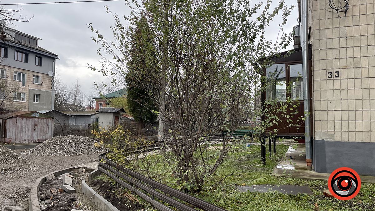 На вулиці Січових Стрільців у Коломиї розпочали ремонт дороги біля багатоповерхівки 8